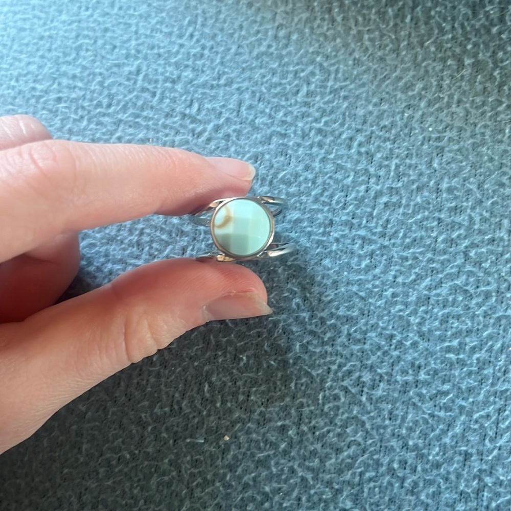 Hi, selling this beautiful ring 💍